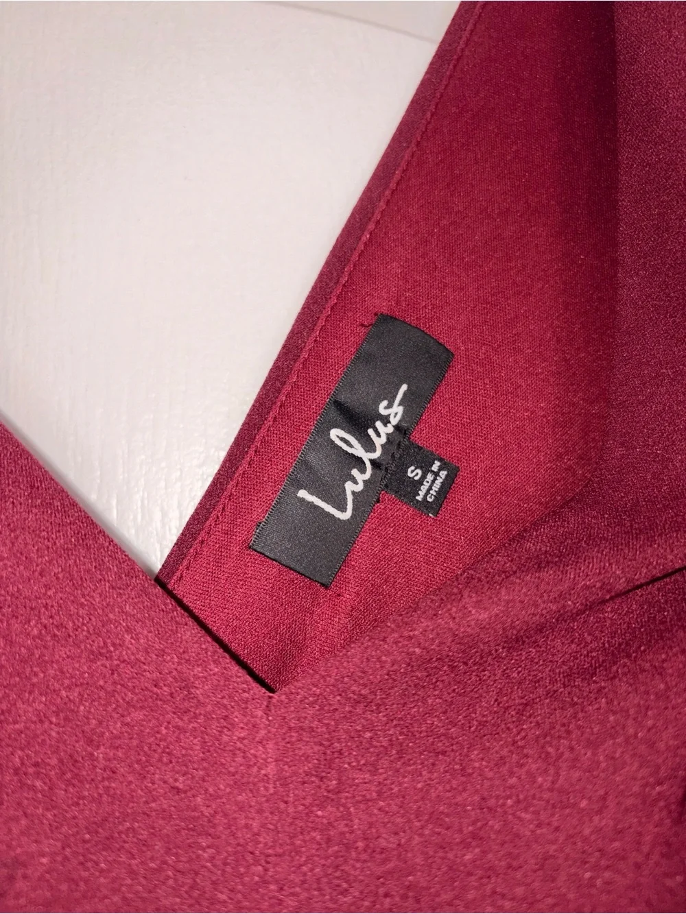 Lulus neck burgundy